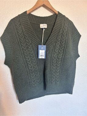 Universal Thread Olive Green Cable-Knit V-Neck Sweater Vest